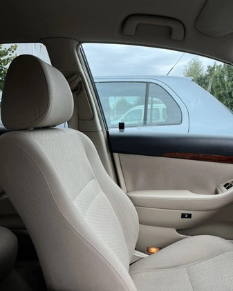 Toyota Avensis cena 12000 przebieg: 238000, rok produkcji 2005 z Lublin małe 92